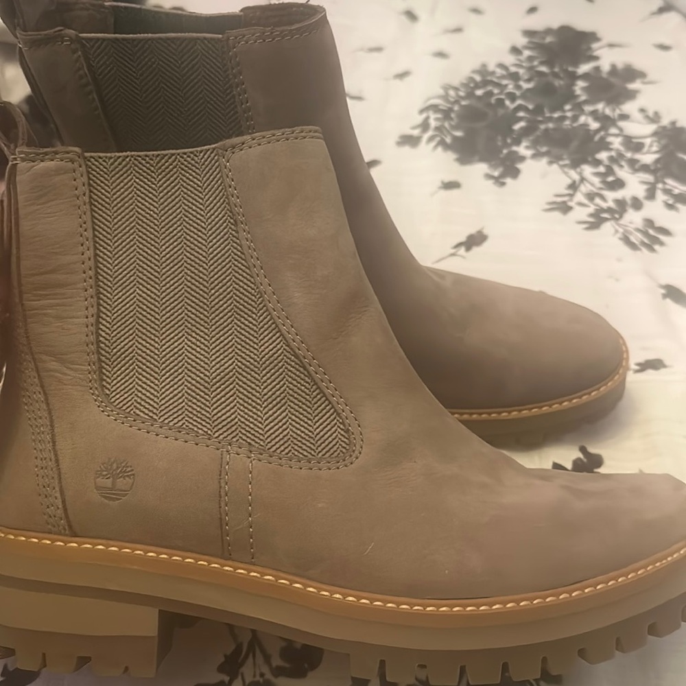 Brand new women’s timberland size 10